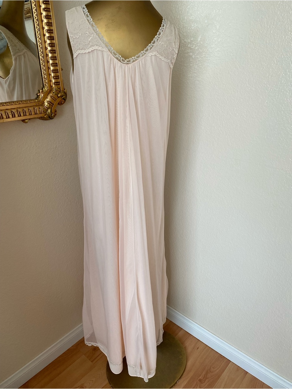 Intime California Vintage Nightgown and Robe - Picture 7 of 11